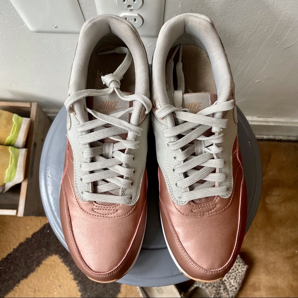 EUC women’s Nike Air Max 1 Ultra SE tan & copper toe! Size 8 - Picture 4 of 9